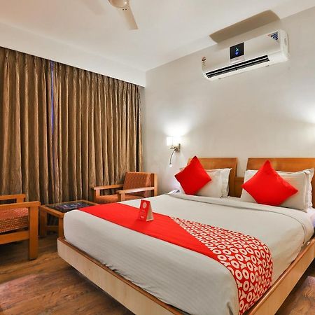 Oyo 1123 Hotel Rock Regency Ahmedabad Exterior foto
