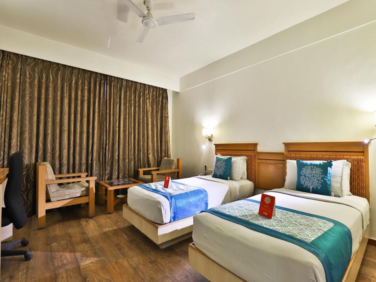 Oyo 1123 Hotel Rock Regency Ahmedabad Exterior foto