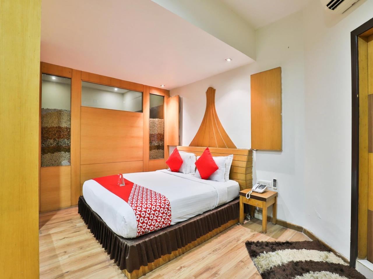 Oyo 1123 Hotel Rock Regency Ahmedabad Exterior foto