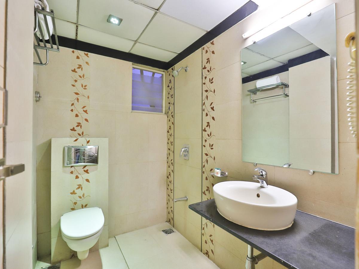 Oyo 1123 Hotel Rock Regency Ahmedabad Exterior foto