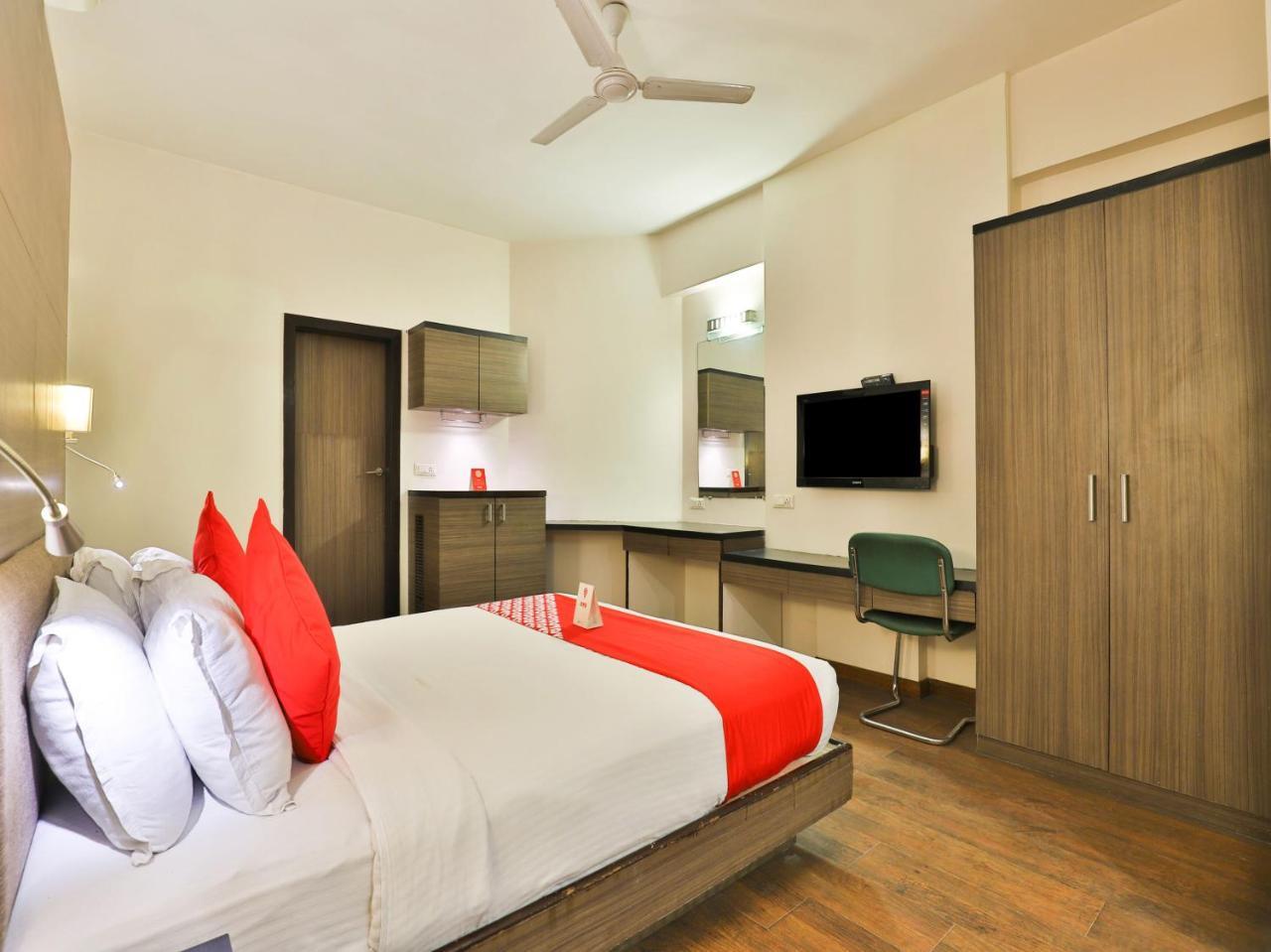 Oyo 1123 Hotel Rock Regency Ahmedabad Exterior foto