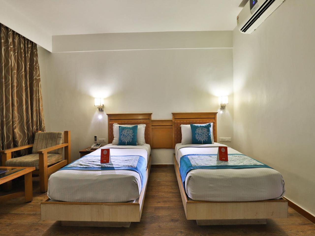 Oyo 1123 Hotel Rock Regency Ahmedabad Exterior foto