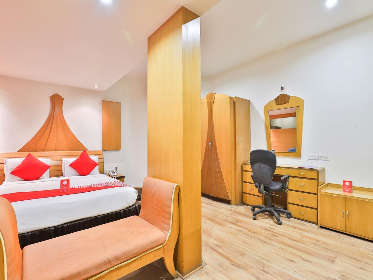 Oyo 1123 Hotel Rock Regency Ahmedabad Exterior foto