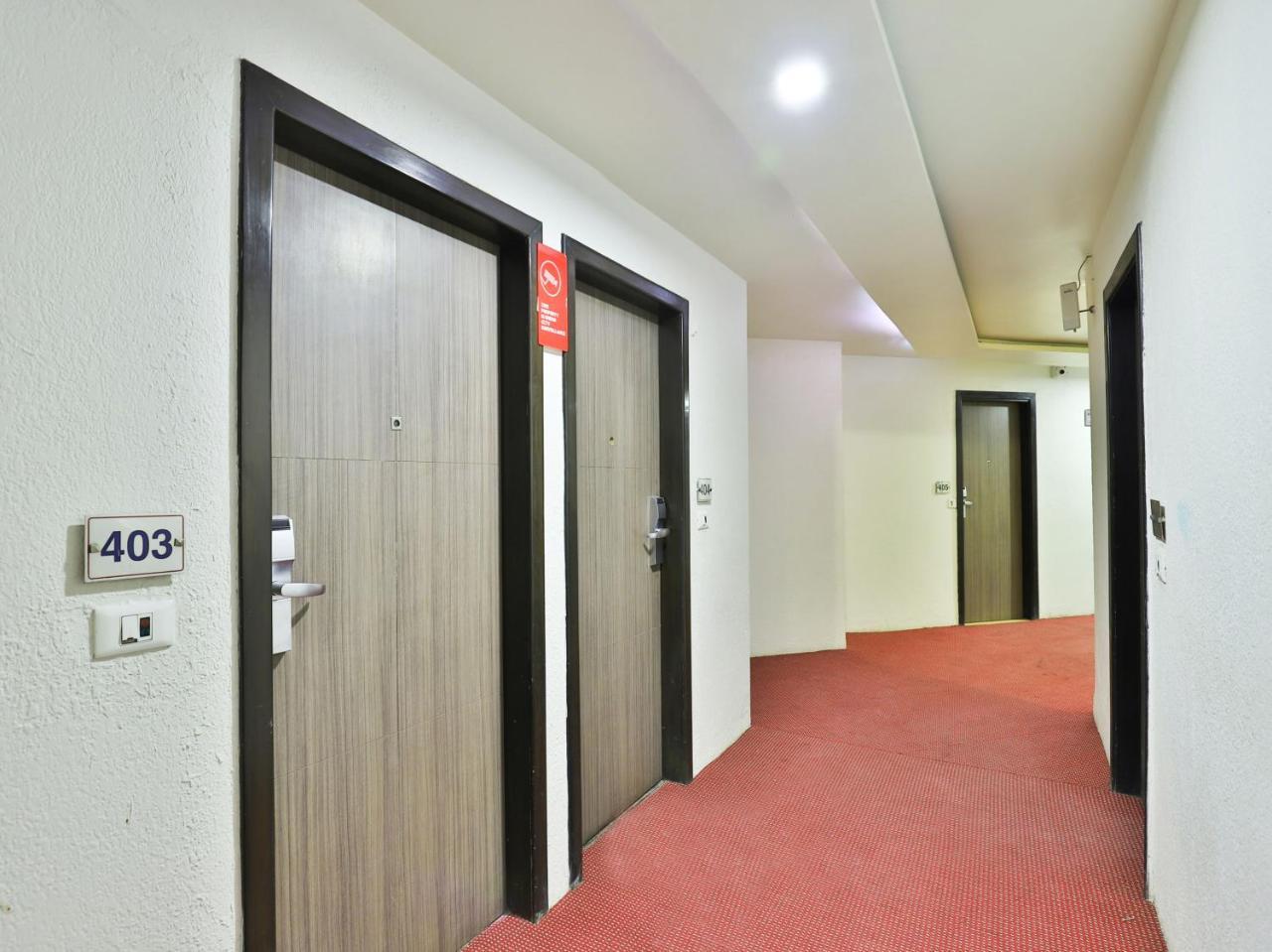 Oyo 1123 Hotel Rock Regency Ahmedabad Exterior foto