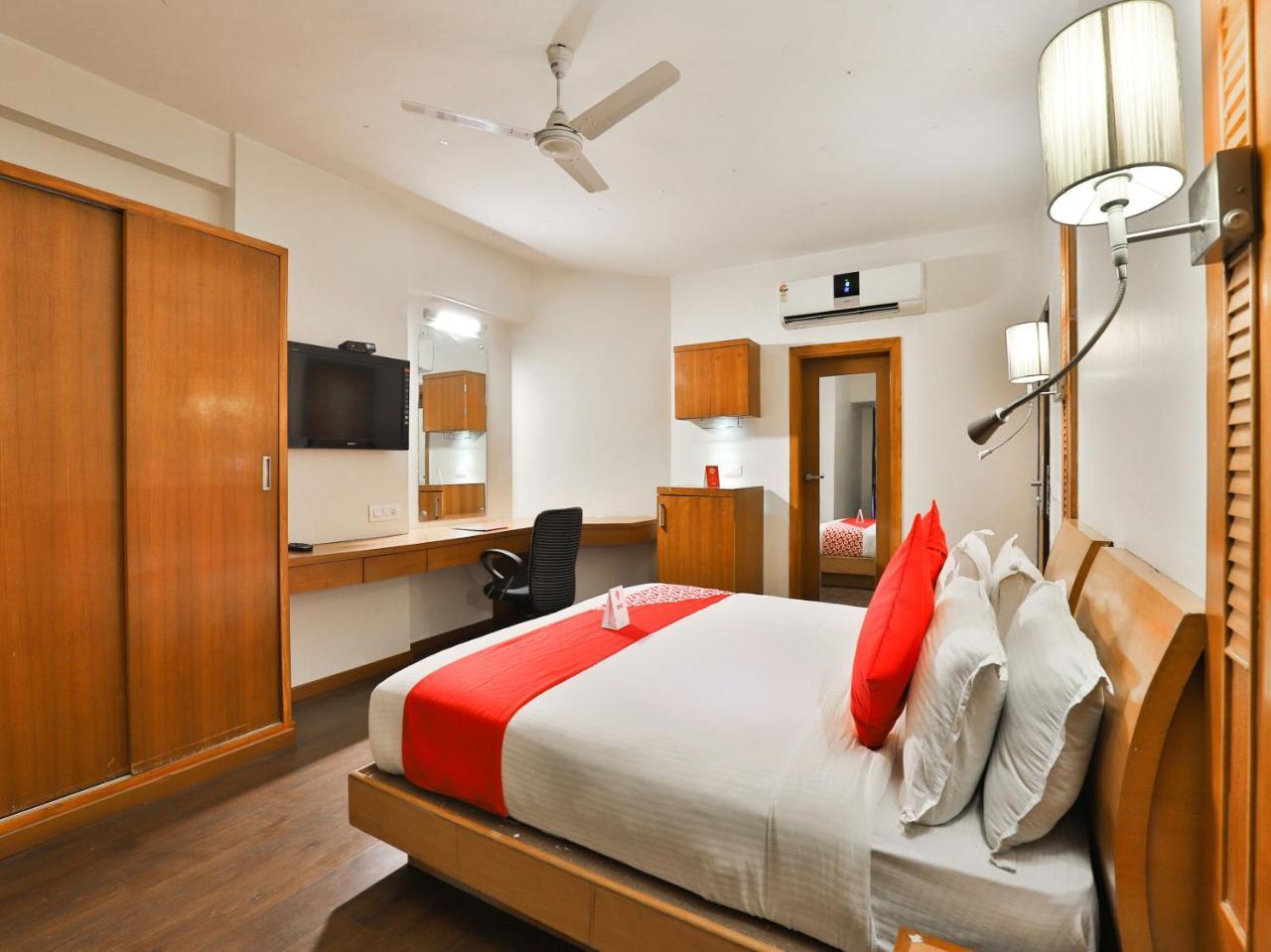 Oyo 1123 Hotel Rock Regency Ahmedabad Exterior foto