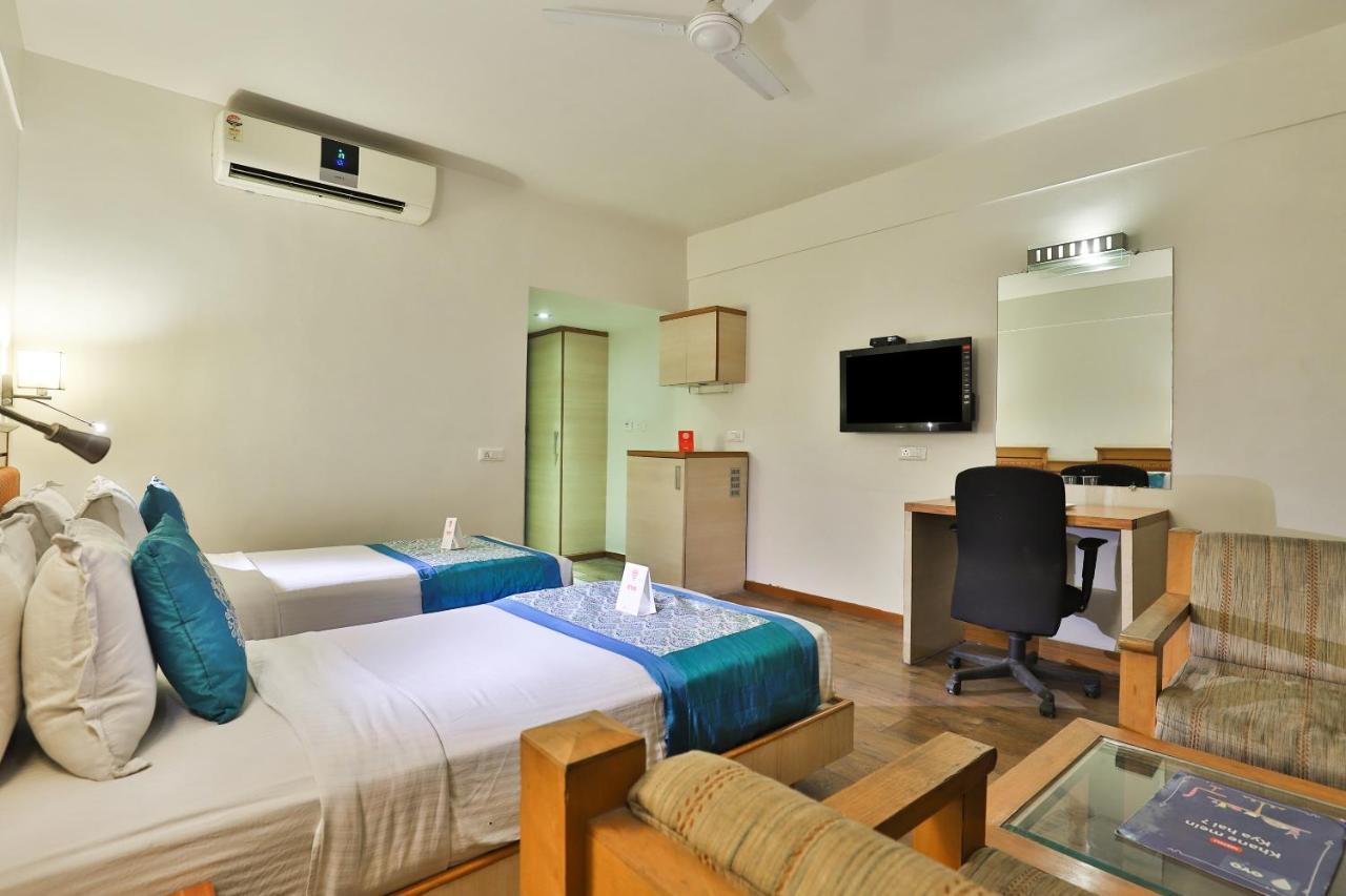 Oyo 1123 Hotel Rock Regency Ahmedabad Exterior foto