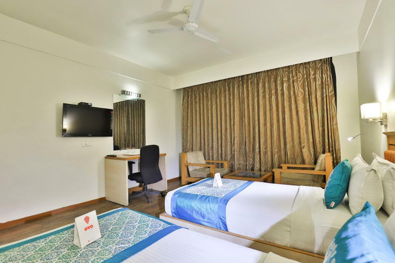 Oyo 1123 Hotel Rock Regency Ahmedabad Exterior foto